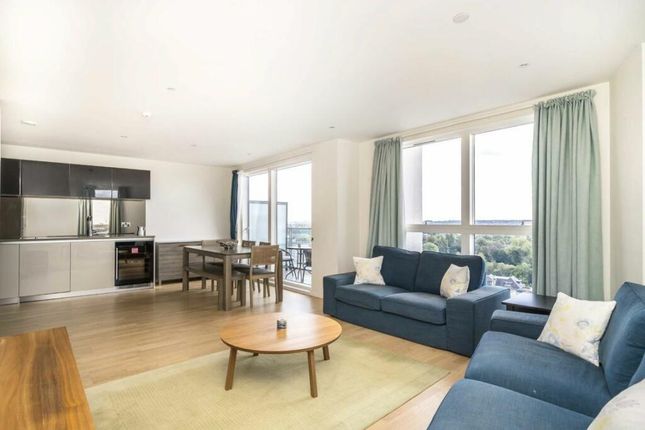 Pump House Crescent, Brentford, TW8 3 bed apartment for sale