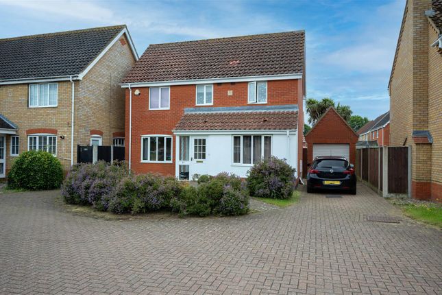 Seafields Drive, Hopton, Great Yarmouth 3 bed detached house for sale
