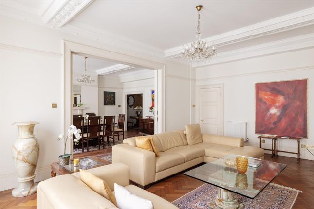3 bedroom flat for sale