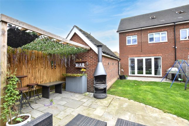 Honeysuckle Drive, Leeds, West Yorkshire 4 bed semi