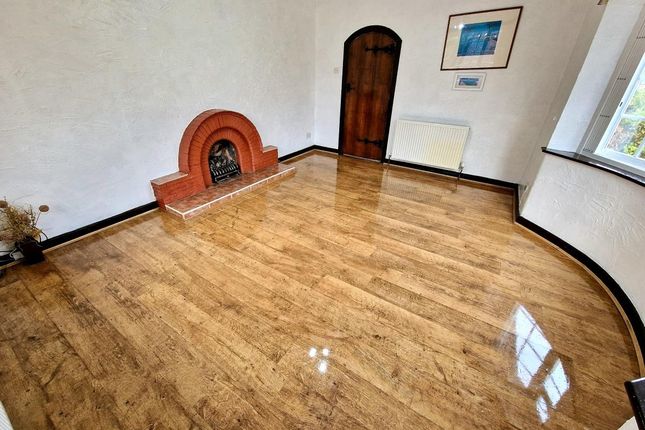 Newsome Road, Huddersfield HD4 2 bed detached bungalow for sale
