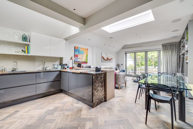 Hurlingham Road, Fulham, London 3 bed flat for sale