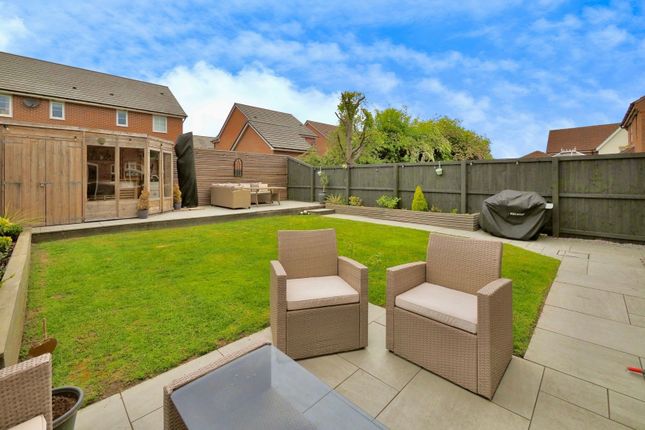 4 bed detached house