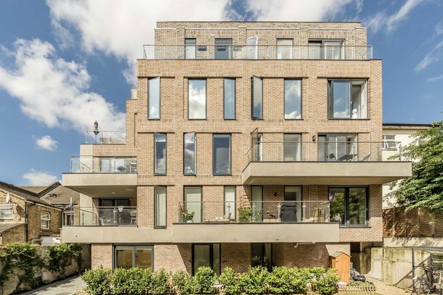 Upper Tooting Road, London SW17 2 bed flat for sale