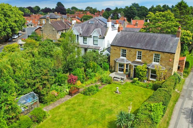 Low Street, Scarborough YO13 4 bed detached house for sale