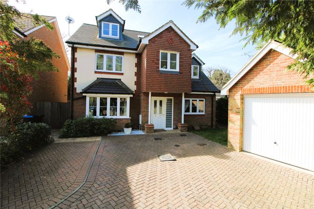 Hawthorne Gardens, Caterham, Surrey, CR3 4 bed detached house for sale