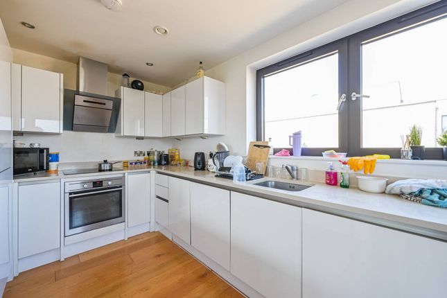 44 Bow Common Lane, London E3 2 bed flat for sale