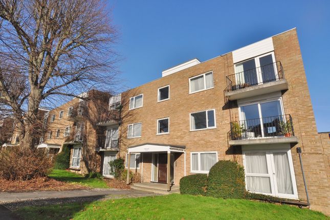 Priory Court, Hitchin 2 bed flat for sale