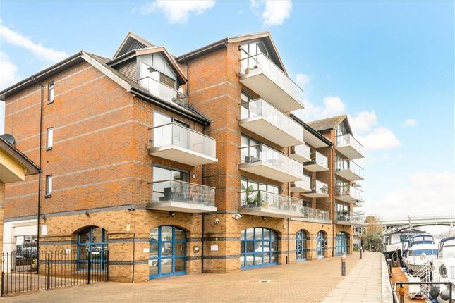Becketts Place, Kingston Upon Thames KT1 2 bed flat for sale