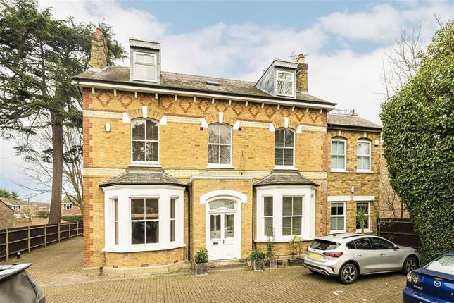 Hampton Road, Teddington TW11 2 bed flat for sale