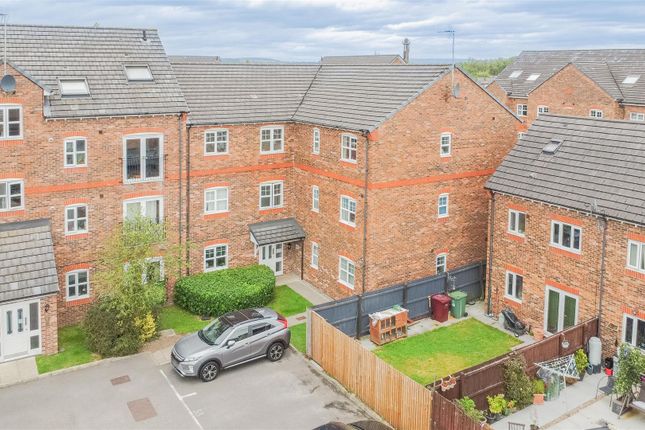 Fernbeck Close, Bolton BL4 2 bed apartment for sale