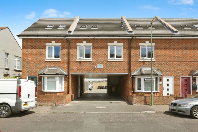 3 bedroom maisonette for sale
