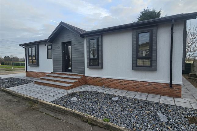 Sparrow Lane, Newark NG23 2 bed park home for sale