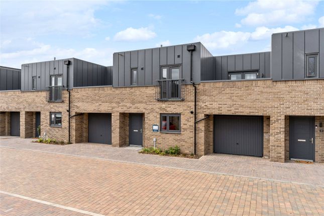 3 bedroom link detached house for sale