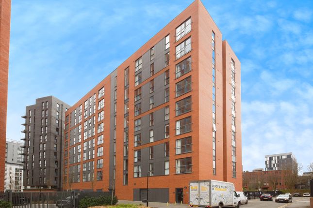 3 bedroom flat for sale