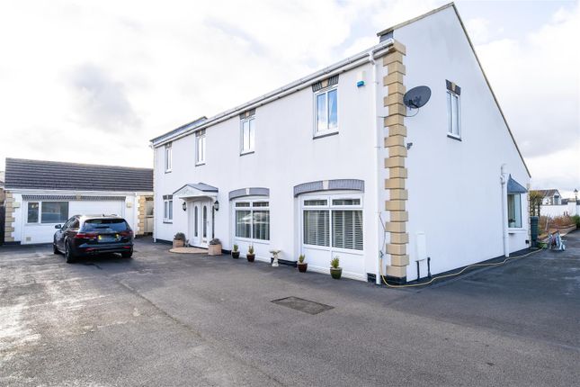 4 bed detached house