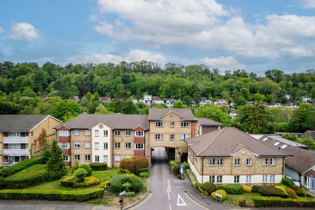 Croydon Road, Caterham, CR3 2 bed flat for sale