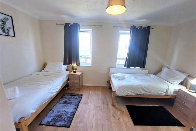 Castle Close, London E9 3 bed townhouse for sale
