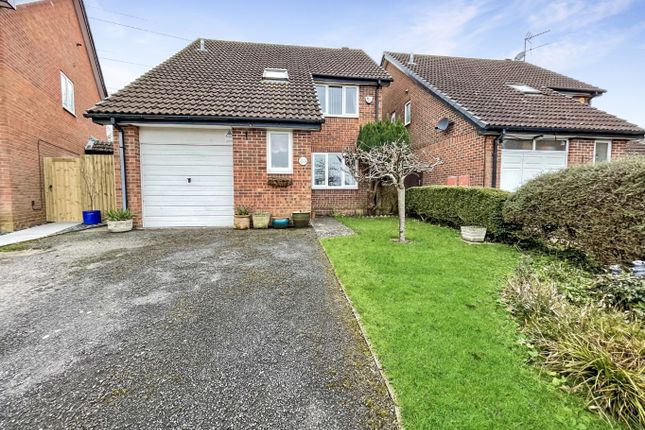 Gilder Close, Luton, Bedfordshire... 3 bed detached house for sale