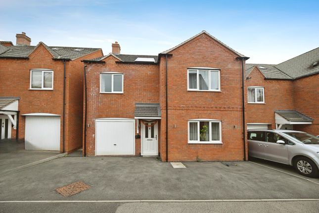 5 bed detached house