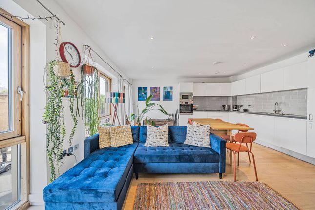 Victoria Park Borders, Hackney Wick... 3 bed flat for sale