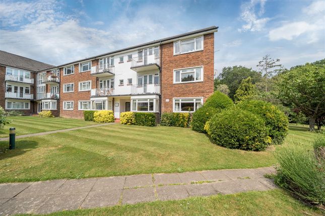Lovelace Gardens, Surbiton 2 bed apartment for sale