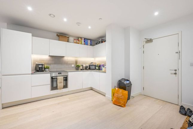 Pendant Court, Docklands, London, E16 1 bed flat for sale