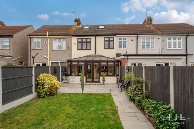 Grenfell Avenue, Hornchurch 4 bed terraced house for sale
