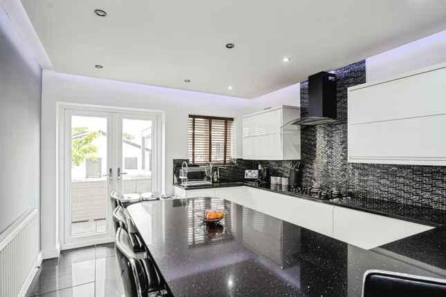 5 bedroom end of terrace house for sale