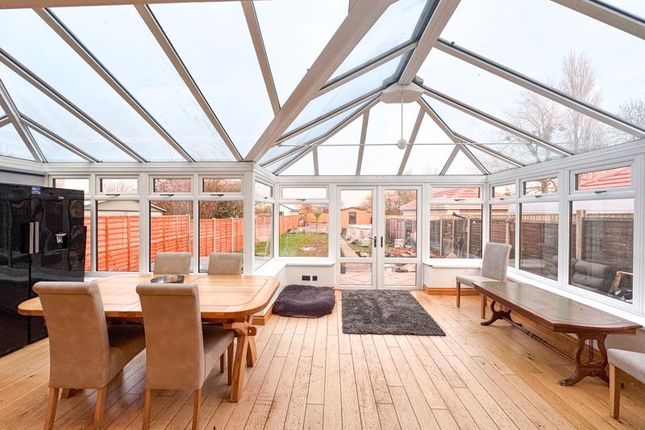 5 bed detached house
