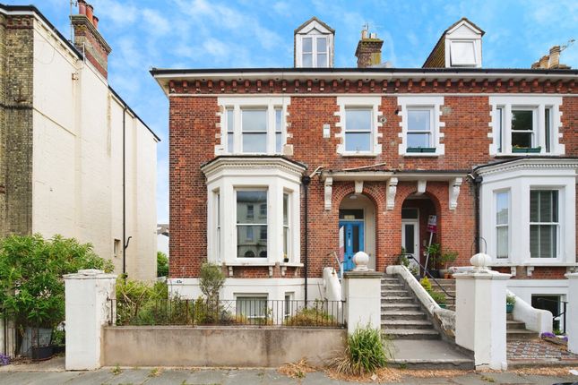 4 bed maisonette