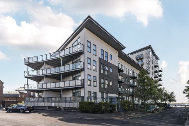 Clovelly Place, Greenhithe 2 bed apartment for sale