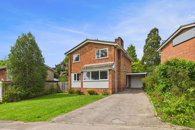 St. Pauls Road, Sarisbury Green... 4 bed detached house for sale