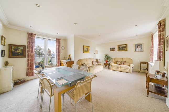 Hall Road, St Johns Wood, London, NW8 2 bed flat for sale