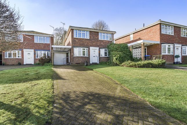 Pantiles Close, Surrey GU21 4 bed detached house for sale