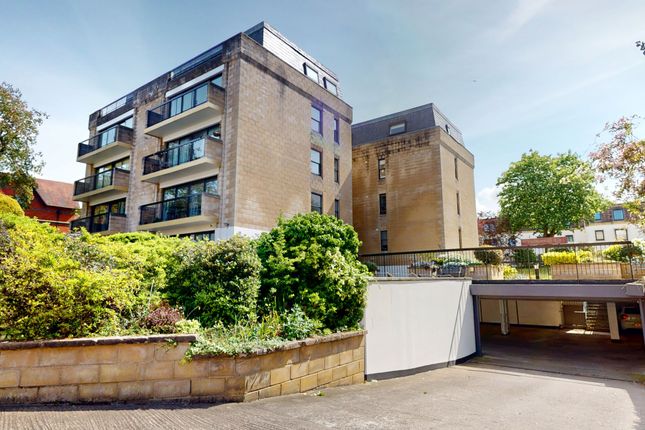 Western Court, Western Road, 3 bed apartment for sale