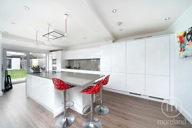 6 bed semi-detached house
