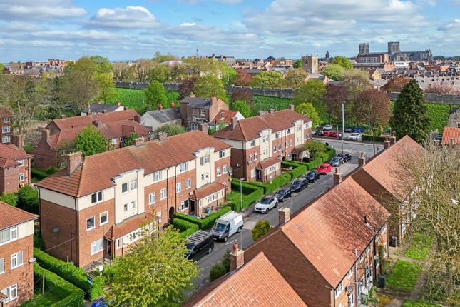 3 bed maisonette