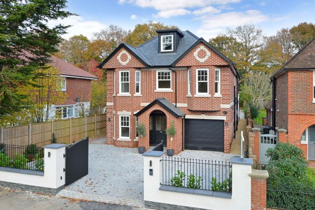 New Park Road, Cranleigh GU6 5 bed detached house for sale