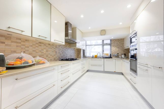 Lapstone Gardens, Kenton, Harrow, HA3 5 bed detached house for sale