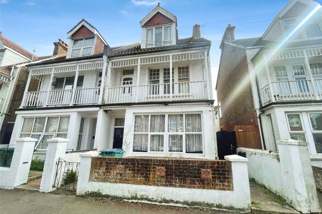 Canada Grove, West Sussex PO21 3 bed flat for sale