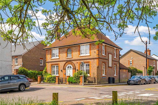 6 bedroom detached house for sale