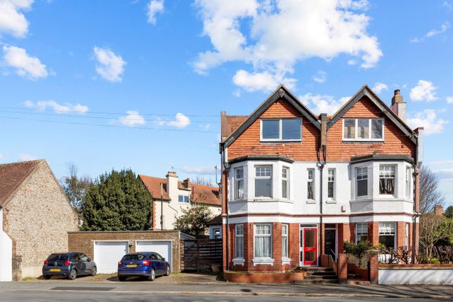 6 bedroom semi-detached house for sale