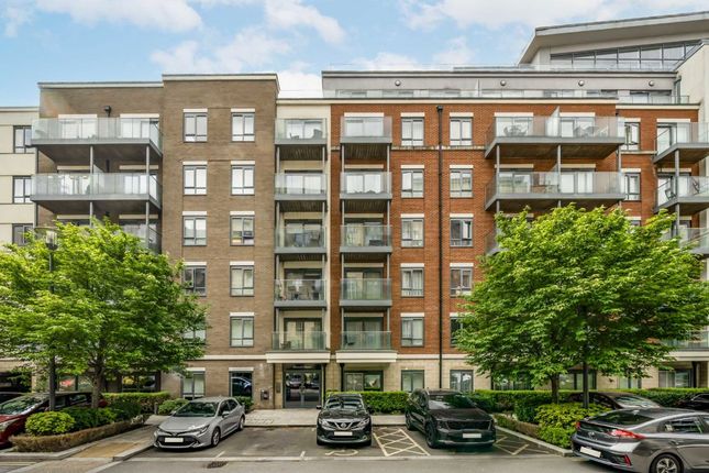 Commander Avenue, London NW9 2 bed flat for sale