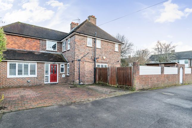 Mole Road, Hersham, KT12 5 bed detached house for sale