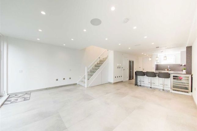 Adler Street, London E1 3 bed flat for sale