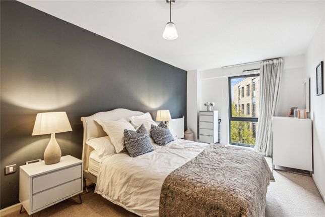 Macaulay Road, SW4 1 bed apartment for sale