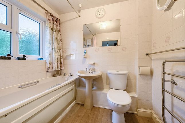 Yew Tree Court, Radlett, WD6 1 bed apartment for sale