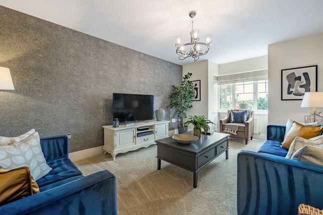 5 bed detached house