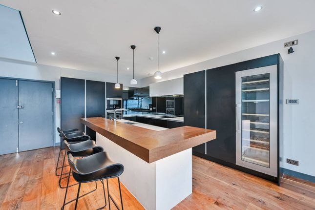 Commercial Street, E1, Shoreditch... 2 bed penthouse for sale